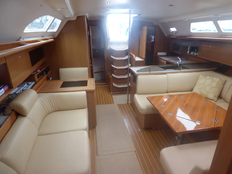 2010 Catalina 445