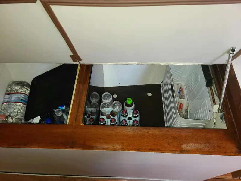 1990 Endeavour 42 Center Cockpit