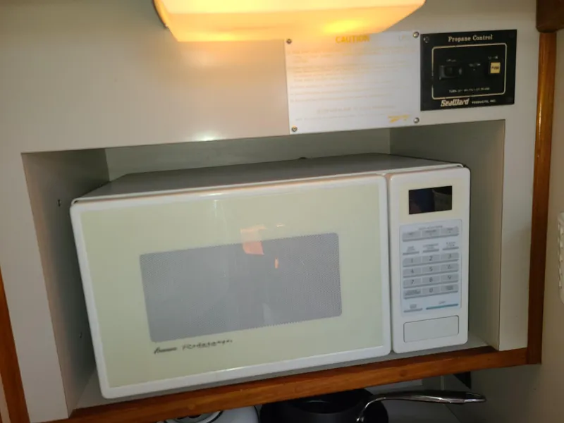 1990 Endeavour 42 Center Cockpit