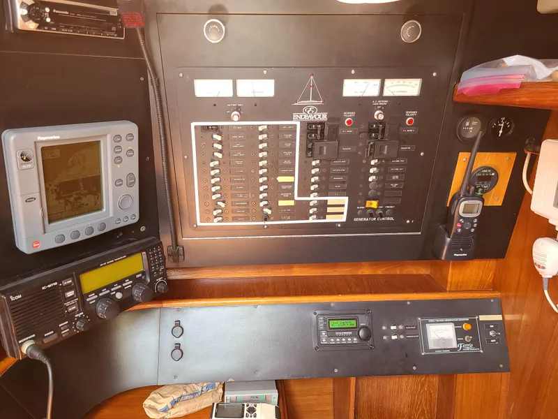 1990 Endeavour 42 Center Cockpit