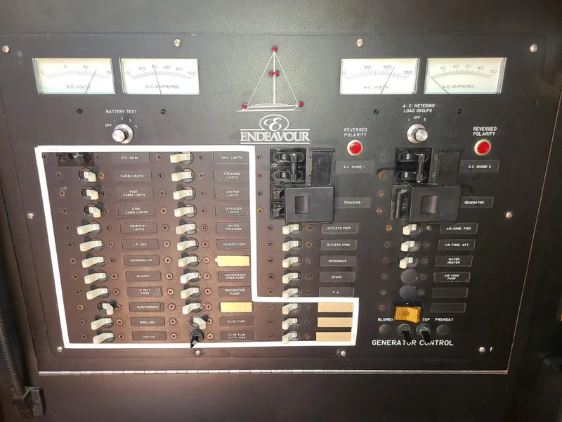 1990 Endeavour 42 Center Cockpit