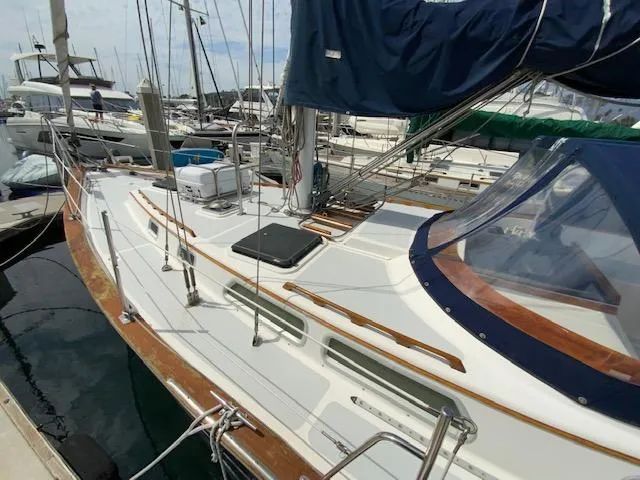 1990 Endeavour 42 Center Cockpit
