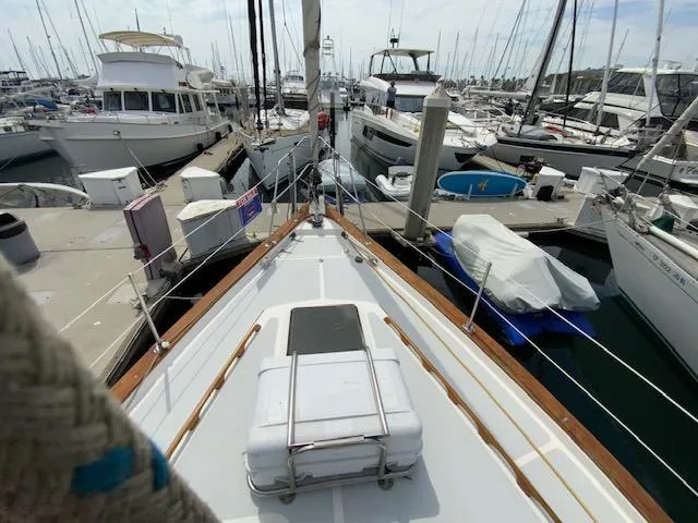 1990 Endeavour 42 Center Cockpit