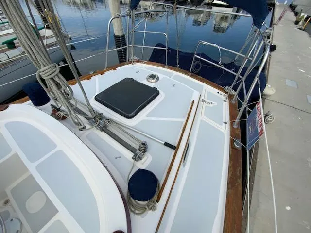 1990 Endeavour 42 Center Cockpit
