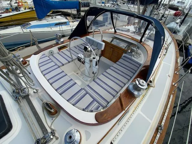 1990 Endeavour 42 Center Cockpit
