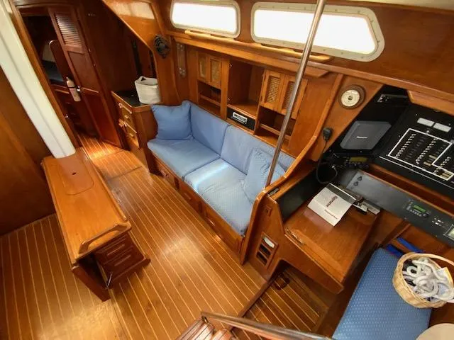 1990 Endeavour 42 Center Cockpit