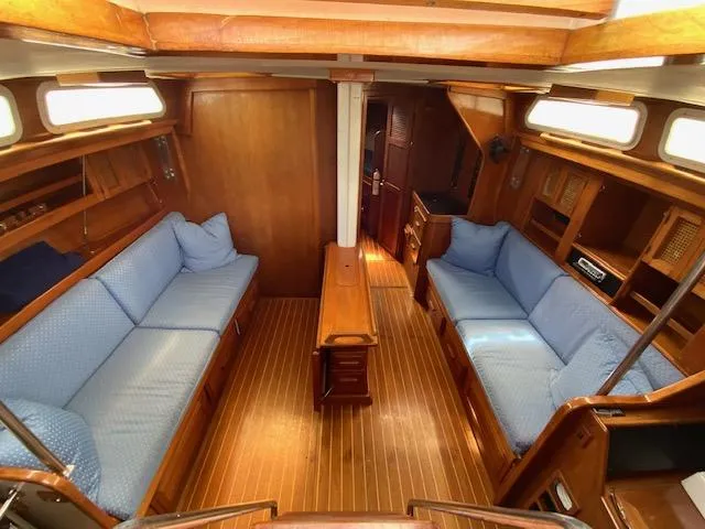 1990 Endeavour 42 Center Cockpit