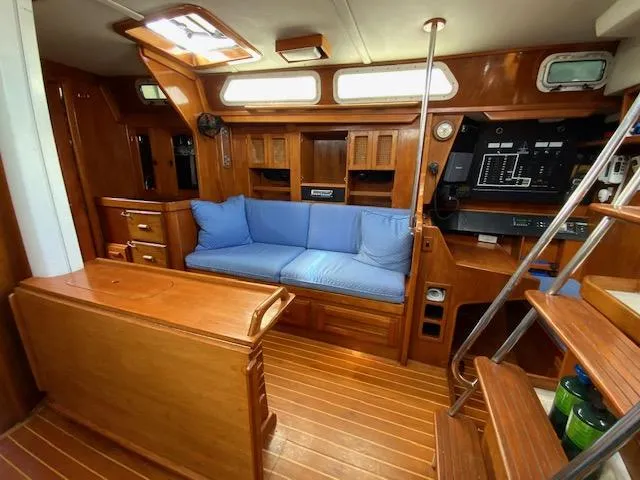1990 Endeavour 42 Center Cockpit