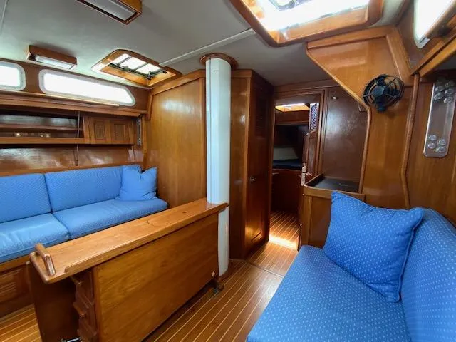 1990 Endeavour 42 Center Cockpit