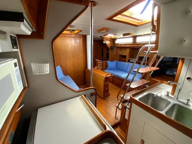 1990 Endeavour 42 Center Cockpit
