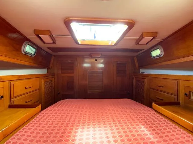 1990 Endeavour 42 Center Cockpit