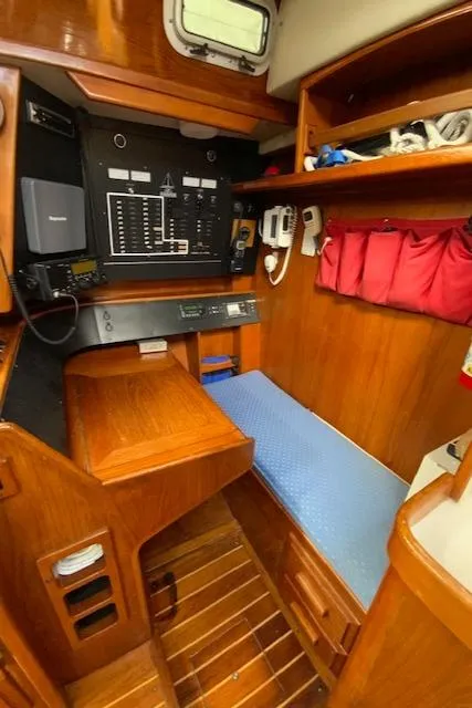 1990 Endeavour 42 Center Cockpit