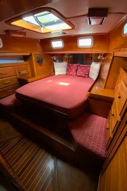 1990 Endeavour 42 Center Cockpit
