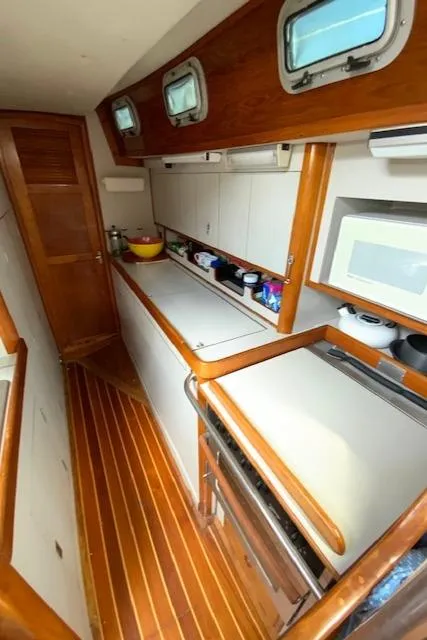 1990 Endeavour 42 Center Cockpit