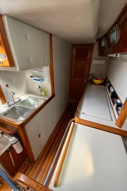 1990 Endeavour 42 Center Cockpit