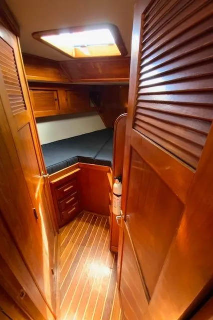 1990 Endeavour 42 Center Cockpit