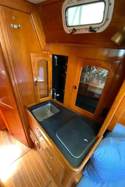 1990 Endeavour 42 Center Cockpit