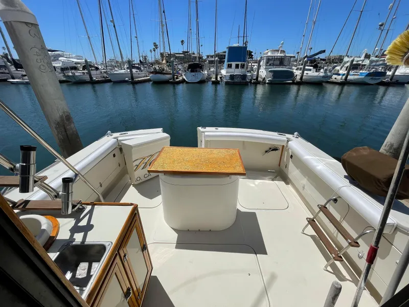 1984 Uniflite 38 Sportfisher