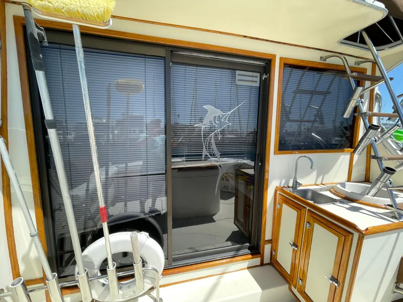 1984 Uniflite 38 Sportfisher