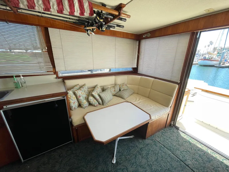 1984 Uniflite 38 Sportfisher