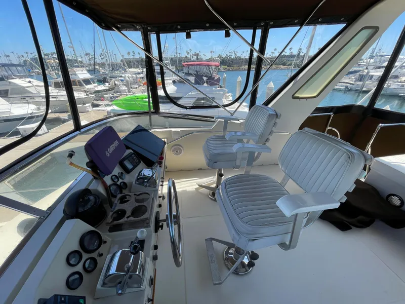 1984 Uniflite 38 Sportfisher