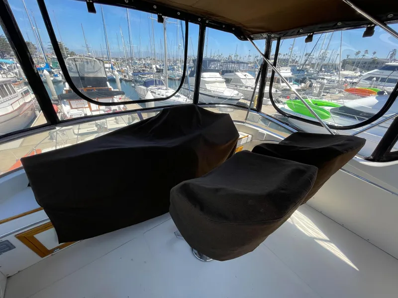 1984 Uniflite 38 Sportfisher