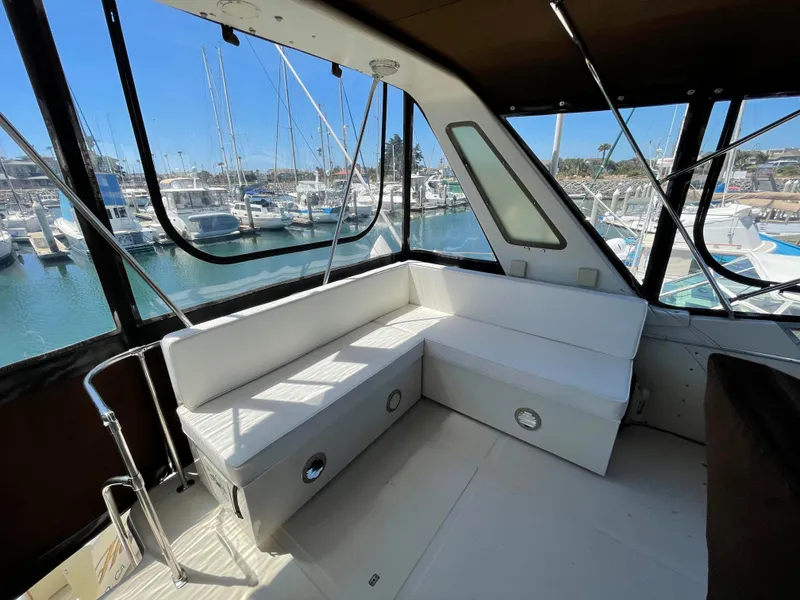 1984 Uniflite 38 Sportfisher