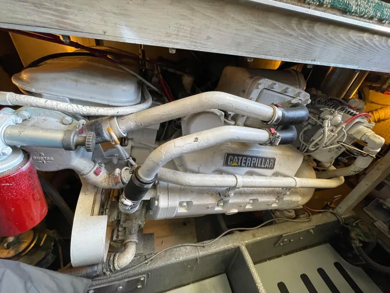 1984 Uniflite 38 Sportfisher