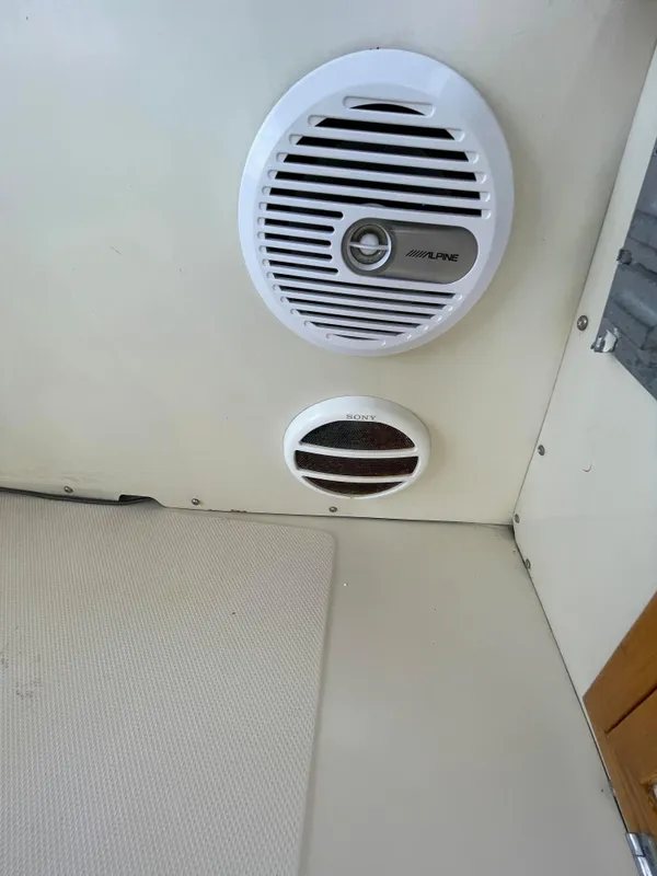 1984 Uniflite 38 Sportfisher