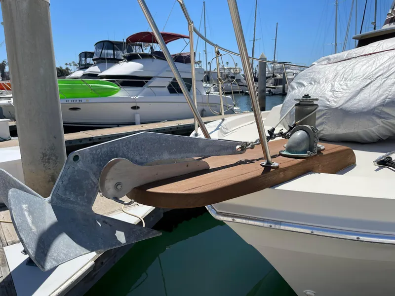 1984 Uniflite 38 Sportfisher