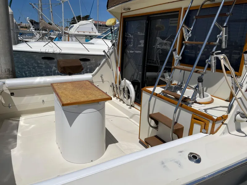 1984 Uniflite 38 Sportfisher