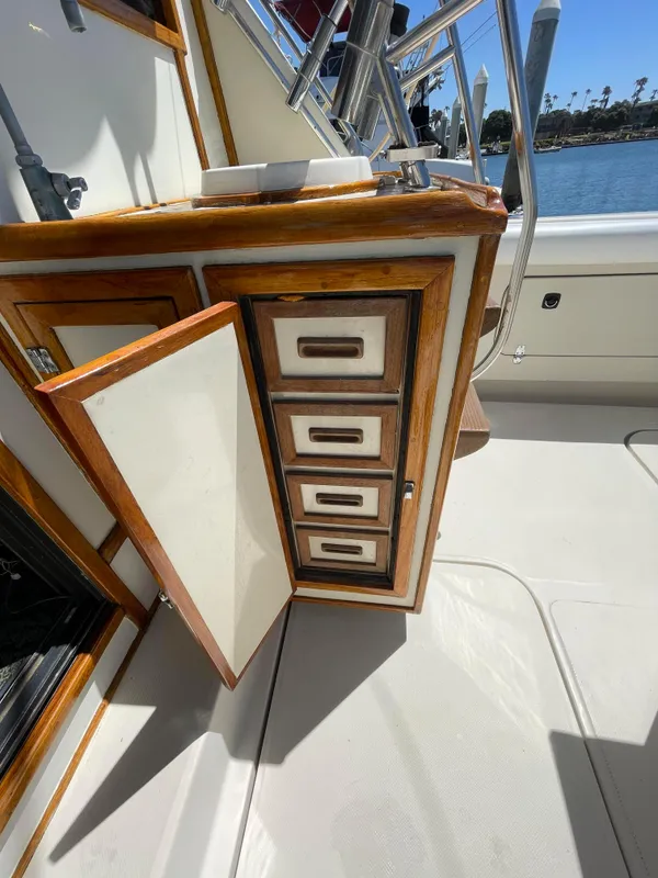1984 Uniflite 38 Sportfisher