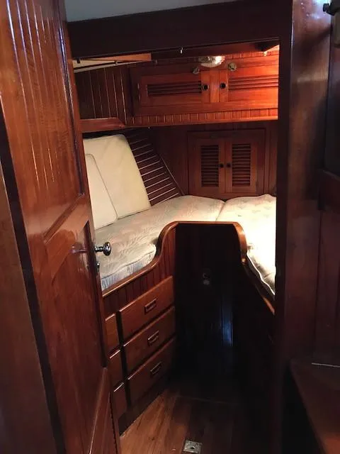 Forward V Berth