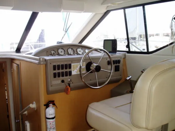 1999 Bayliner 3258 Avanti Command Bridge