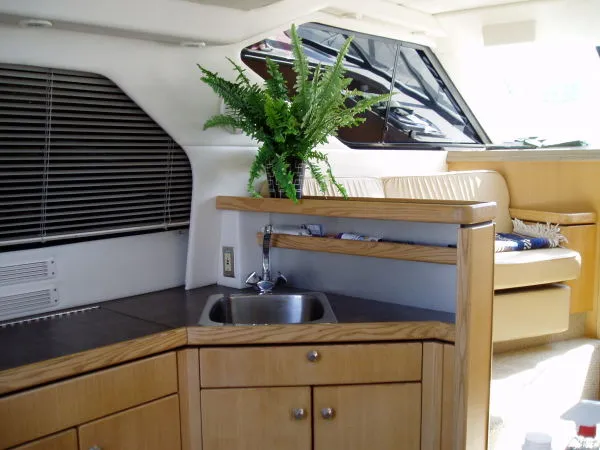 1999 Bayliner 3258 Avanti Command Bridge