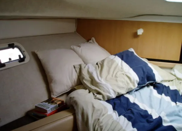 1999 Bayliner 3258 Avanti Command Bridge