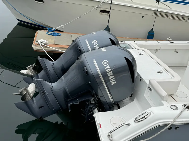 Twin Yamaha outboard engines on a 2021 Sea Hunt Gamefish 30 Coffin Box boat.