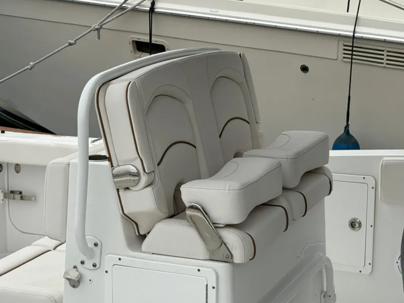 2021 Sea Hunt Gamefish 30 Coffin Box boat seating, featuring cushioned dual seats.