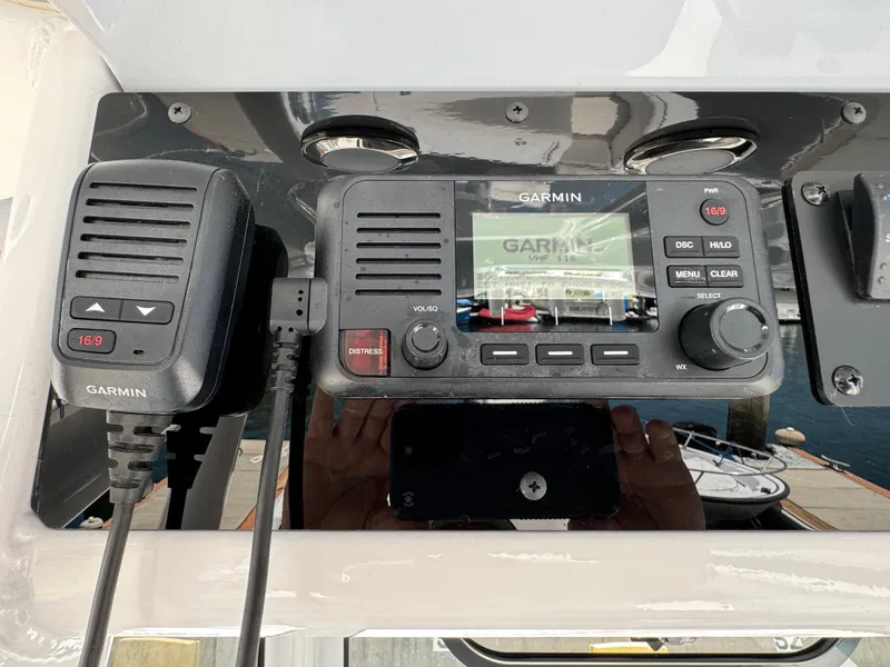 Garmin marine radio system on 2021 Sea Hunt Gamefish 30 Coffin Box boat.