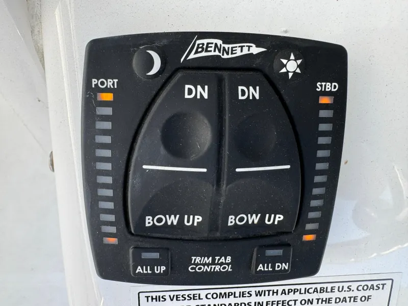 2021 Sea Hunt Gamefish 30 Coffin Box trim tab control panel by Bennett.