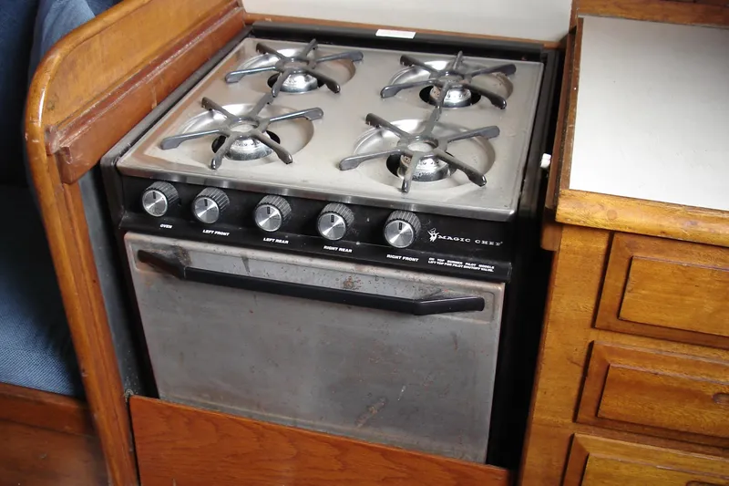4 burner S/S LPG stove w/ oven