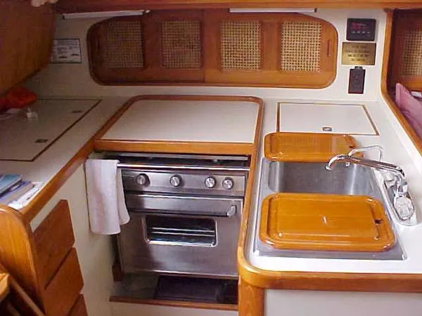 1984 Islander 38C-Plan B Cruiser