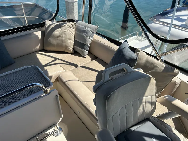 Fly-Bridge Seating