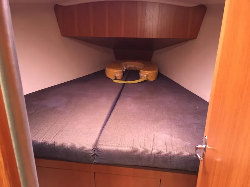 Big V berth