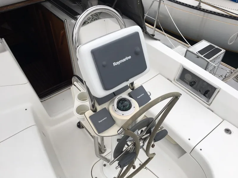 Steering with folding wheel