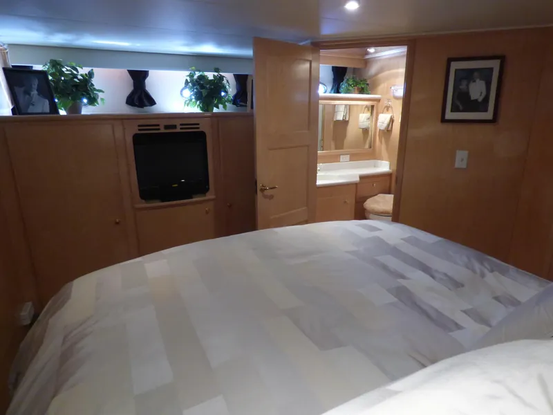 Owner cabin 2