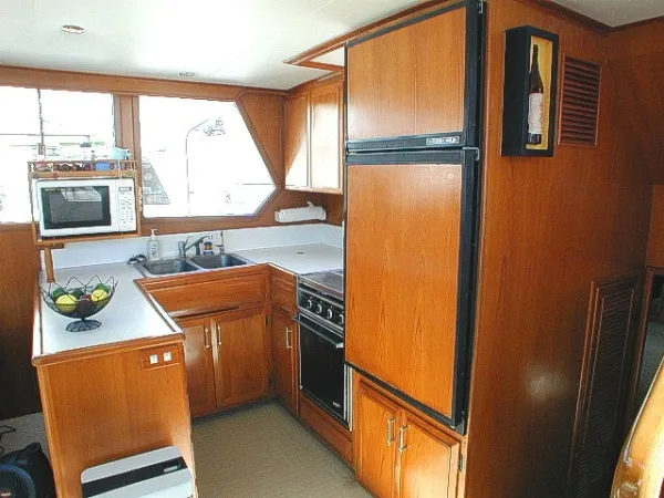 1990 DeFever Motor Yacht