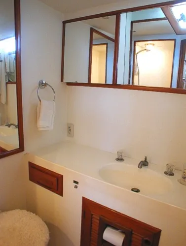 1990 DeFever Motor Yacht