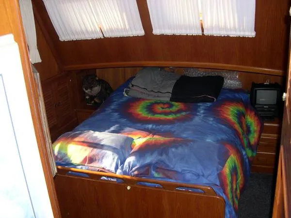 Private Master Stateroom w/Head/Shower/Tub