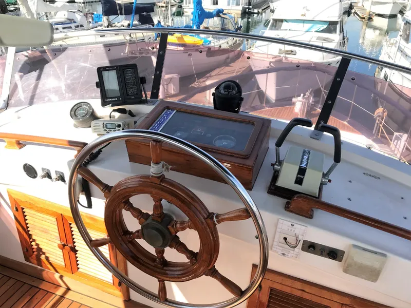 1982 Marine Trader AFT CABIN TRAWLER
